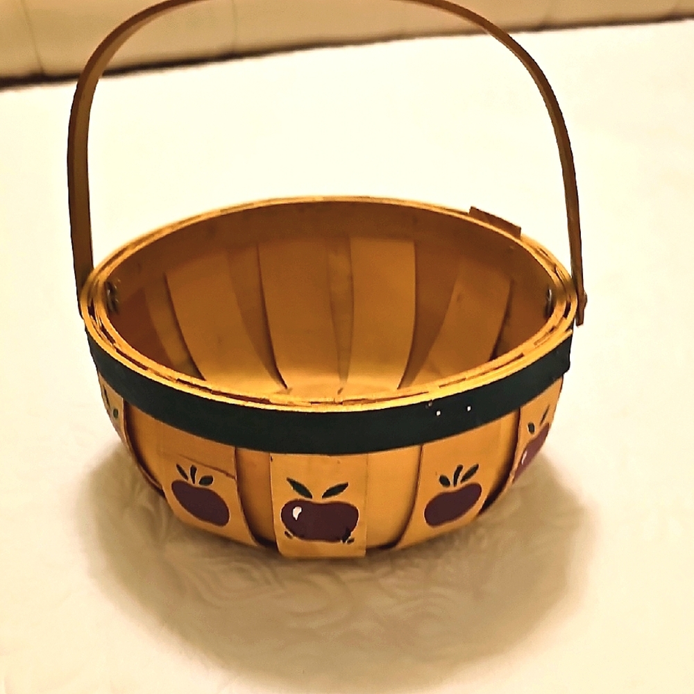 Vintage 1995 LTD Commodities Apple Basket